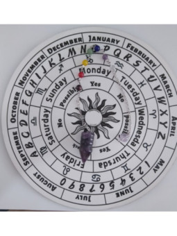 Péndulo Mineral +Tablero de Madera Blanco con Sol de 27.2cm aproximado de Diámetro