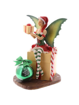 Hada Navideña con Regalo y Bola. Altura 22 cm X 17 cm de ancho