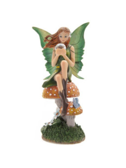 Hada con Bola de Lisa Parker. Altura 24 cm X 13 cm de ancho.