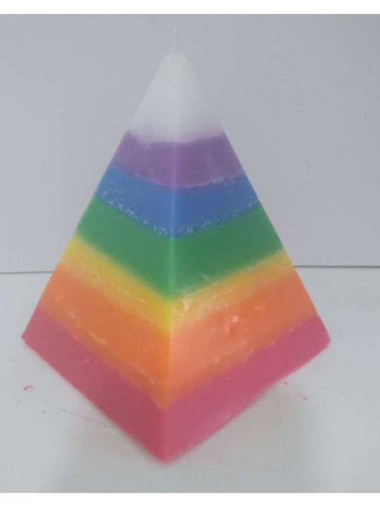 Vela Pirámide 7 Colores, 10cm base x 13 cm altura.