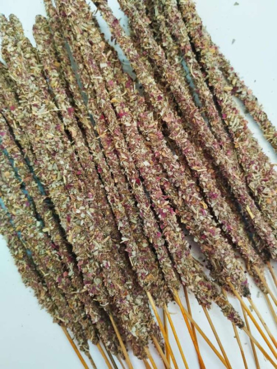 Stick de Pétalos de Rosa, Salvia Blanca y Sándalo. Venta por unidades.