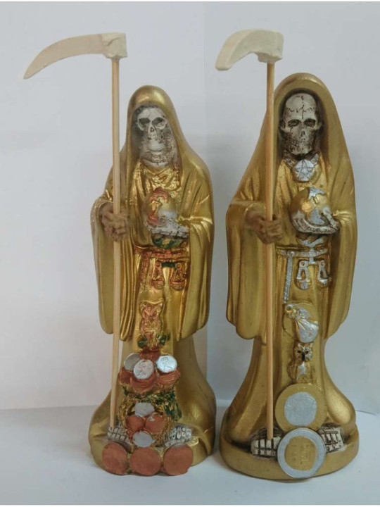 Imagen Artesanal en Resina Santa Muerte Dorada. 20 cm