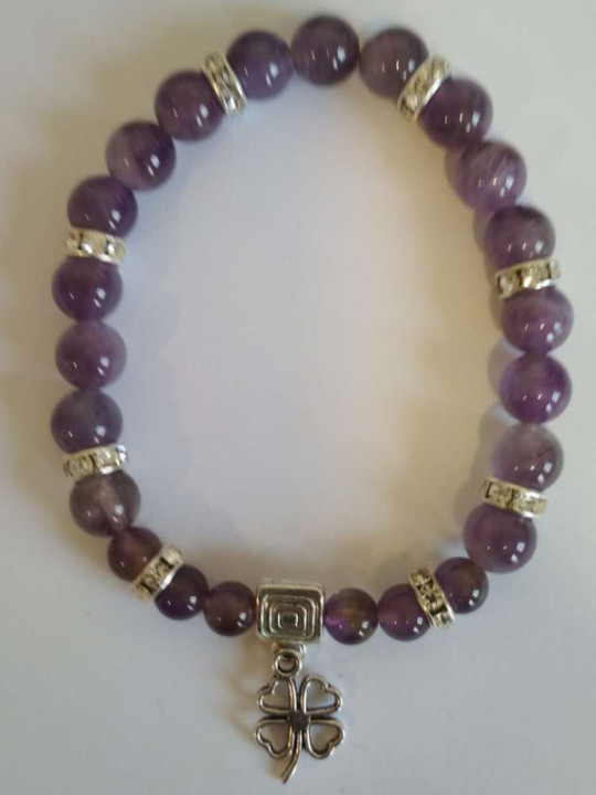 Pulsera Mineral Amatista con Trébol de la Suerte