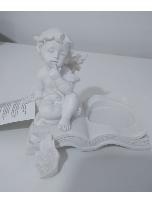 Producto pequeña Tara. Portavelas Querubín Blanco Sentado en Libro.. 8 cmx 9,5 cm ancho. Ala rota
