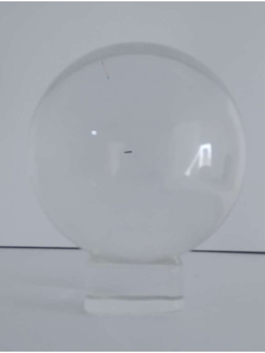 Producto pequeña Tara. Bola de Cristal con peana 80. con pequeño arañazo