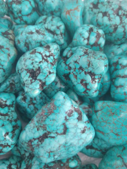 Canto Rodado Mediano Howlita de 2,5 a 3,5cm.