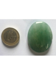 Mineral Oval 3,5 a 4,5 centímetros. Cuarzo Verde