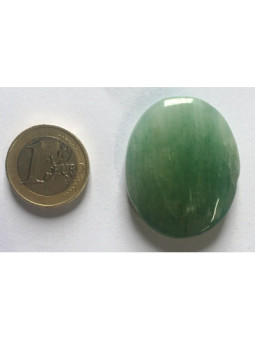 Mineral Oval 3,5 a 4,5 centímetros. Cuarzo Verde