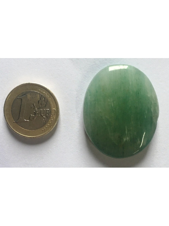 Mineral Oval 3,5 a 4,5 centímetros. Cuarzo Verde