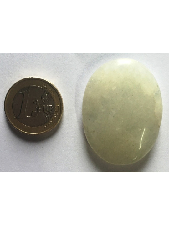 Mineral Oval 3,5 a 4,5 centímetros. Jade