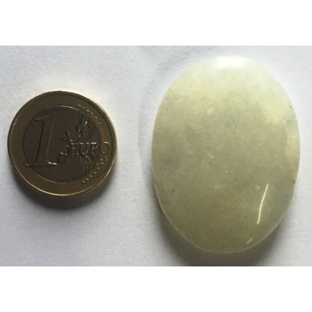 Mineral Oval 3,5 a 4,5 centímetros. Jade