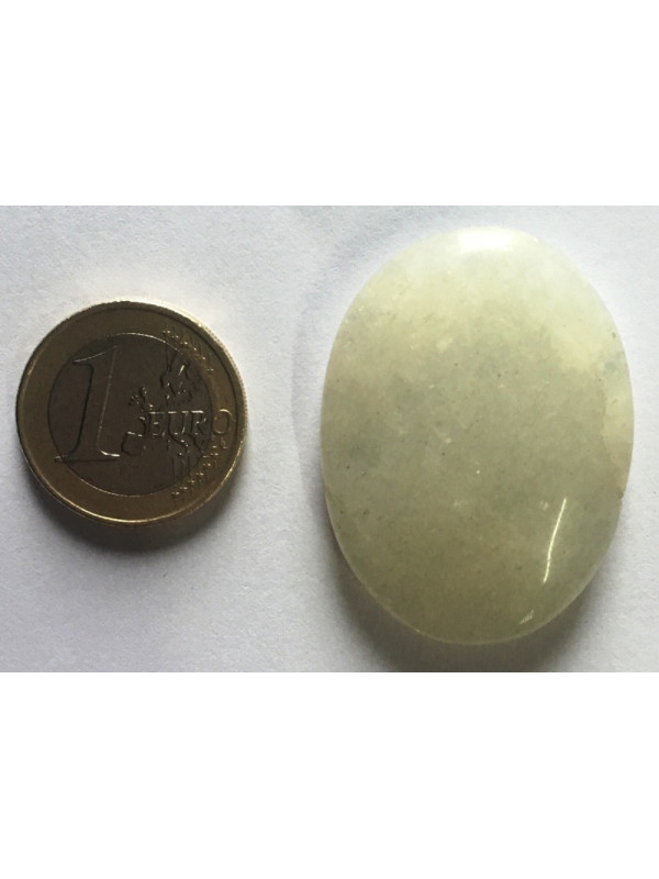 Mineral Oval 3,5 a 4,5 centímetros. Jade