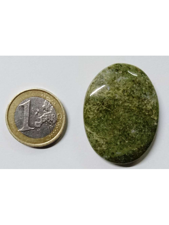 Mineral Oval 3,5 a 4,5 centímetros. Jaspe Verde