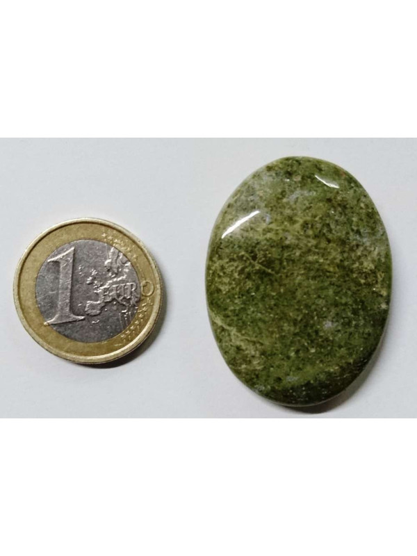 Mineral Oval 3,5 a 4,5 centímetros. Jaspe Verde