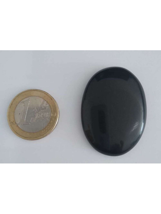 Mineral Oval 3,5 a 4,5 centímetros. Agata Negra